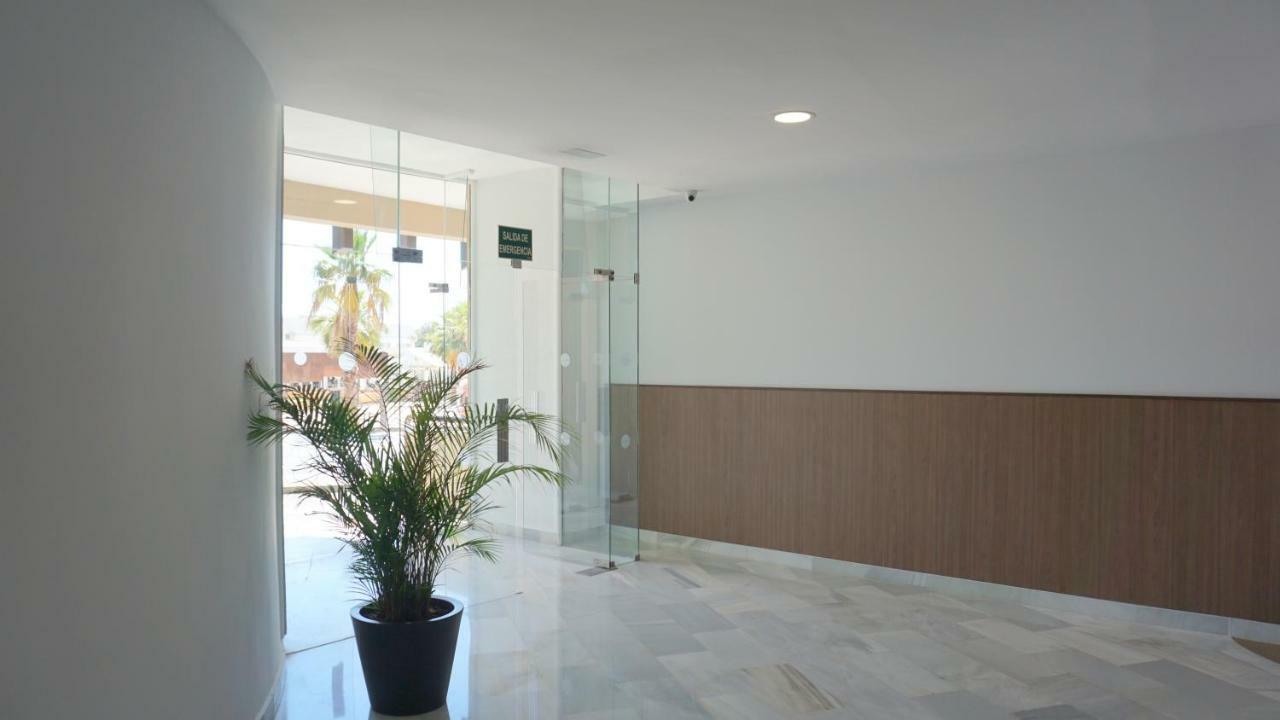 Beachfront Apartment In Fuengirola With Sea Views Εξωτερικό φωτογραφία