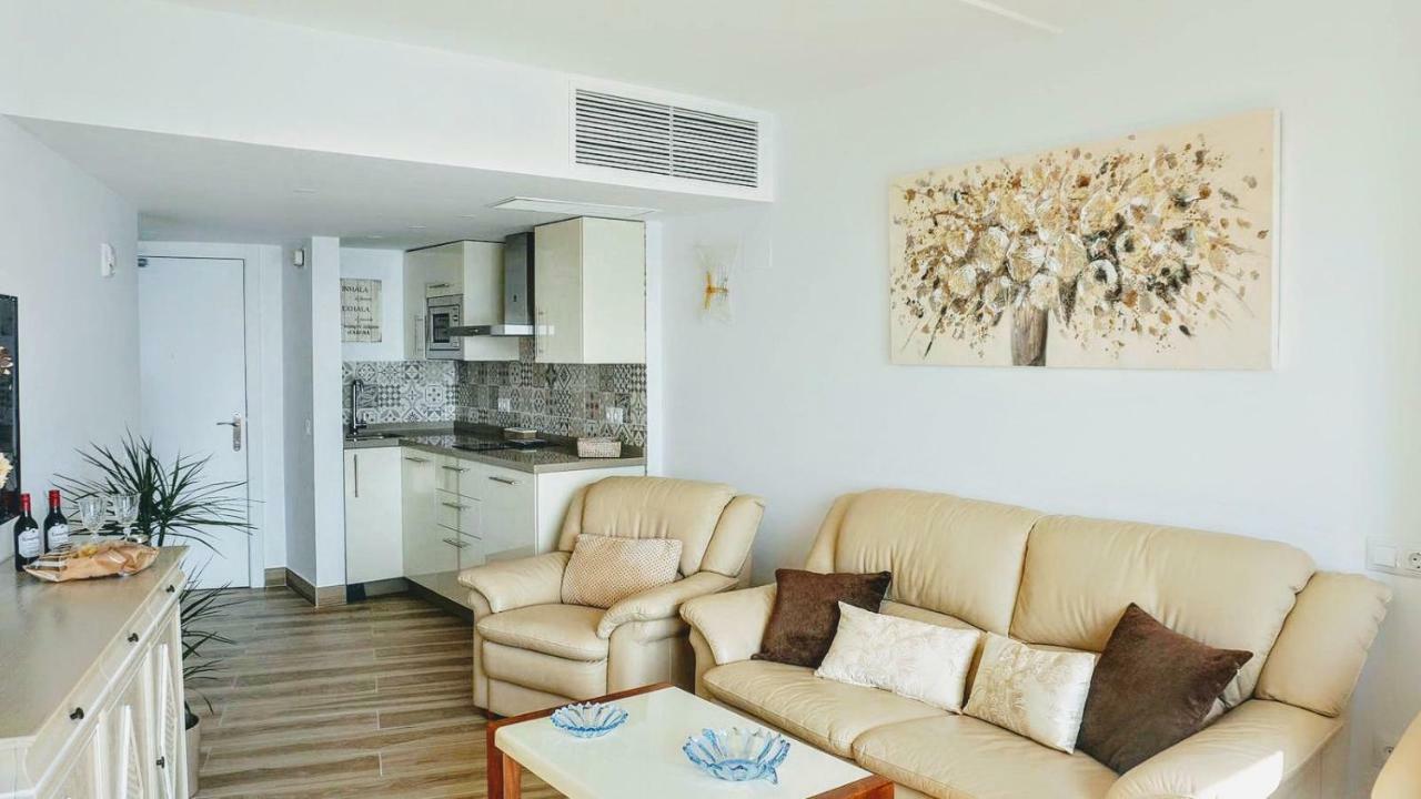 Beachfront Apartment In Fuengirola With Sea Views Εξωτερικό φωτογραφία